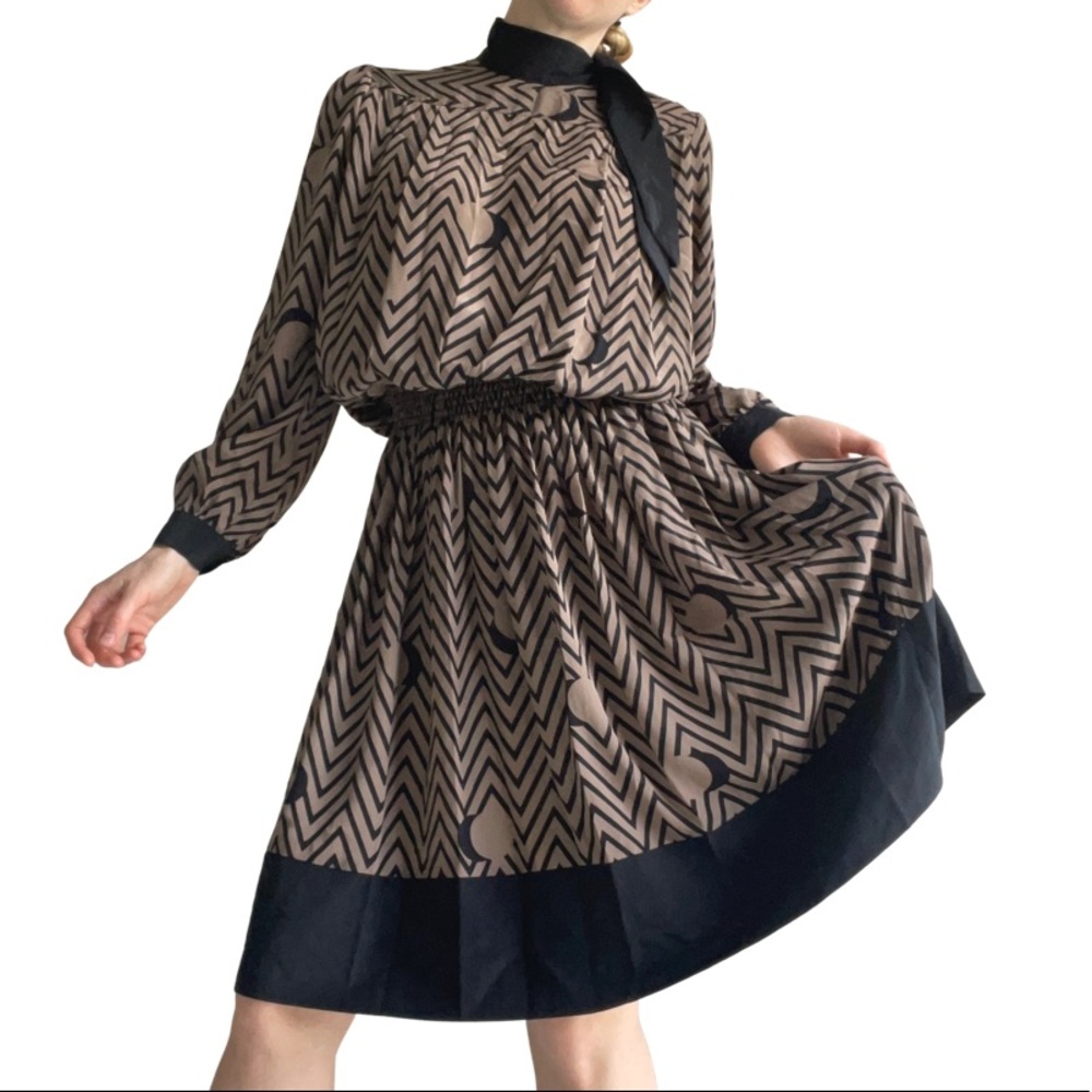 Impeccable true vintage 1960’s dress by KENNEDY’s. Tagged 12 - Picture 2 of 9